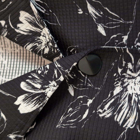 Christopher and Banks SzXL 3/4 Sleeve Black&White Floral Jacket w 1 Button EUC - Picture 3 of 13